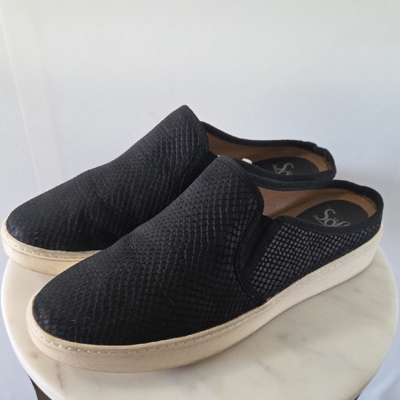 Sofft Other - Sofft Black Textured Leather Slip-On Loafers Size 9.5